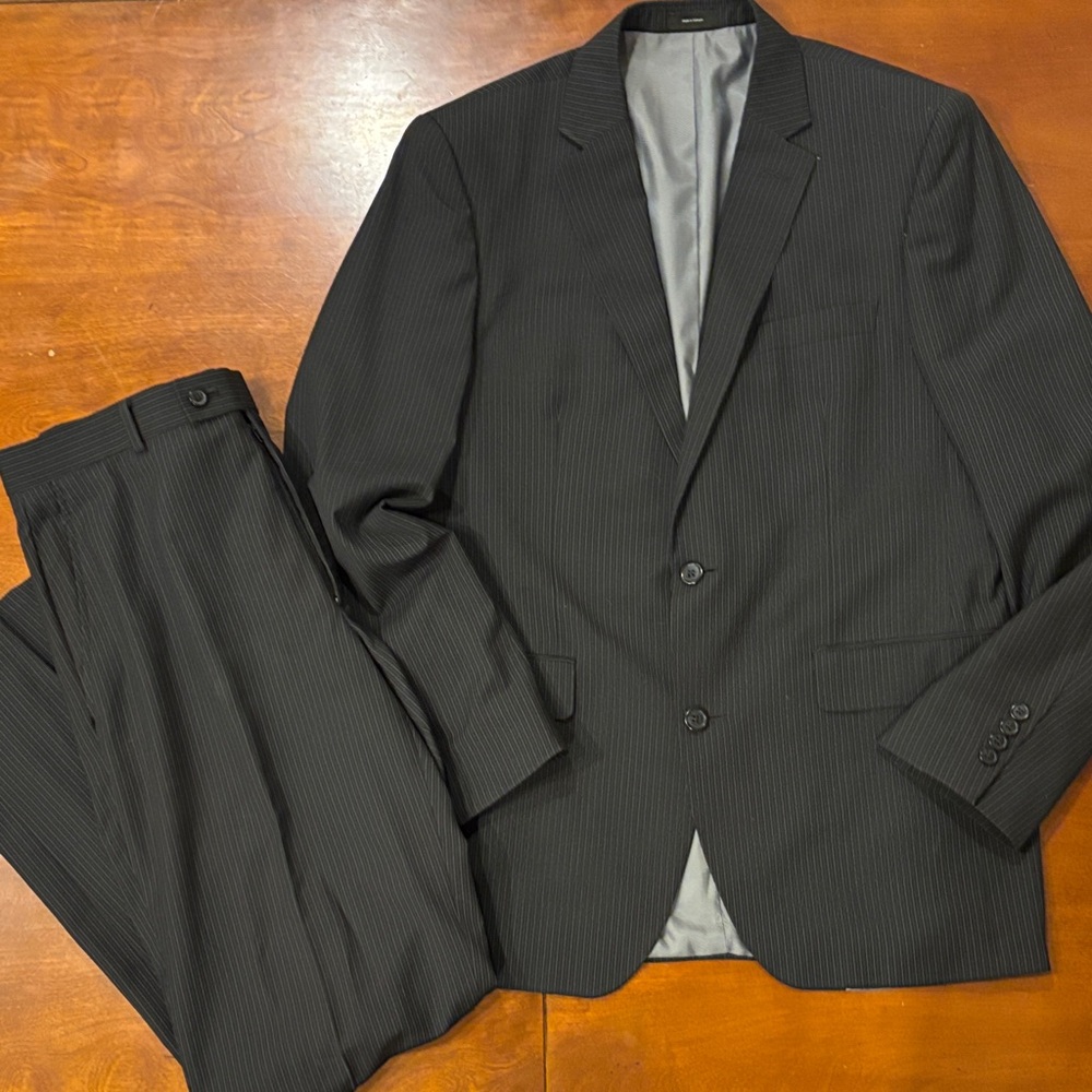 JF J.Ferrar Charcoal Pinstripe Suit. GUC